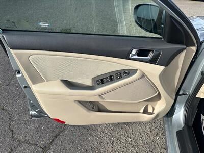 2014 Kia Optima Hybrid LX   - Photo 11 - Portland, OR 97211