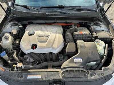 2015 Hyundai SONATA Hybrid   - Photo 18 - Portland, OR 97211