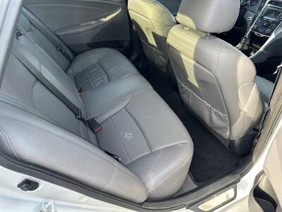 2015 Hyundai SONATA Hybrid   - Photo 13 - Portland, OR 97211