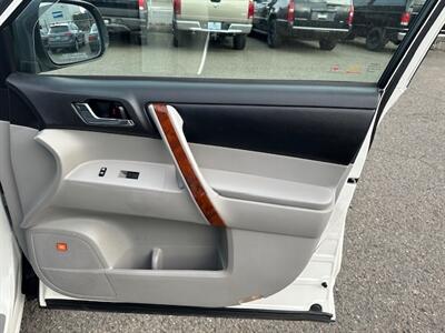 2012 Toyota Highlander Limited - Photo 14 - Portland, OR 97211