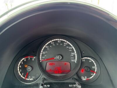 2014 Volkswagen Beetle-Classic 1.8T Entry PZEV   - Photo 17 - Portland, OR 97211