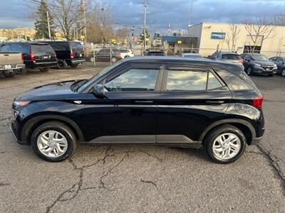 2021 Hyundai VENUE SE   - Photo 2 - Portland, OR 97211