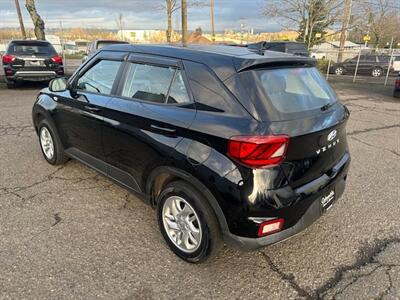 2021 Hyundai VENUE SE   - Photo 3 - Portland, OR 97211