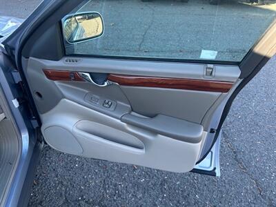 2004 Cadillac DeVille   - Photo 15 - Portland, OR 97211