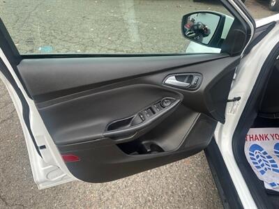 2016 Ford Focus SE   - Photo 10 - Portland, OR 97211