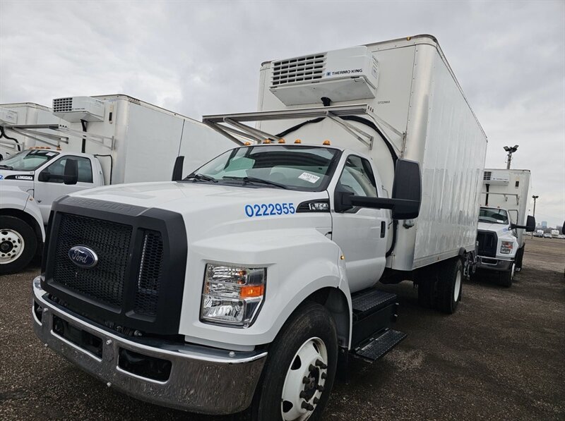 2023 Ford F-650 Super Duty Reefer Truck - Photo 2 - Phoenix, AZ 85034