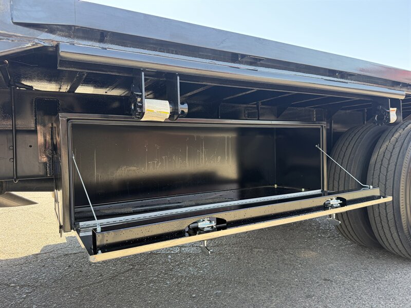 2023 Ford F-650 Super Duty Flatbed - Photo 9 - Phoenix, AZ 85034