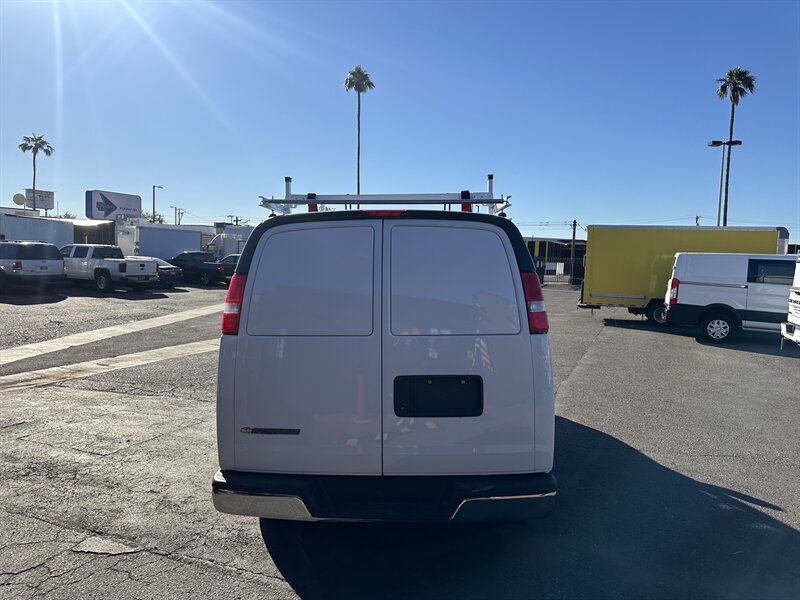 2024 Chevrolet Express 2500 CUTAWAY BOX TRUCK/CUBE VAN WITH LADDER RACK   - Photo 5 - Phoenix, AZ 85034
