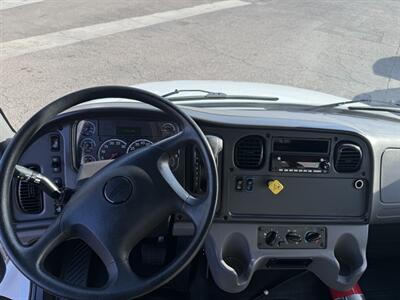 2024 FREIGHTLINER M2 106 - 22 Foot Box   - Photo 13 - Phoenix, AZ 85034