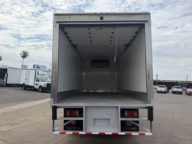 2021 Isuzu FTR Refrigerated Truck - Photo 10 - Phoenix, AZ 85034