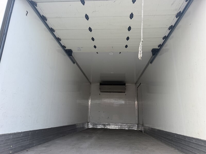 2021 Isuzu FTR Refrigerated Truck - Photo 11 - Phoenix, AZ 85034