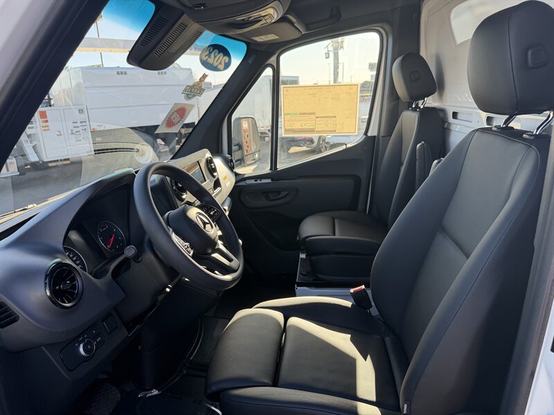 2023 Mercedes-Benz Sprinter 3500XD Utility Truck - Photo 15 - Phoenix, AZ 85034