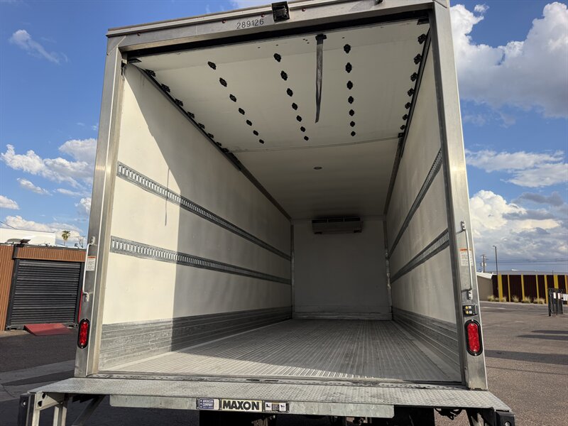 2025 Hino L6 26 Foot Box Truck - Photo 12 - Phoenix, AZ 85034