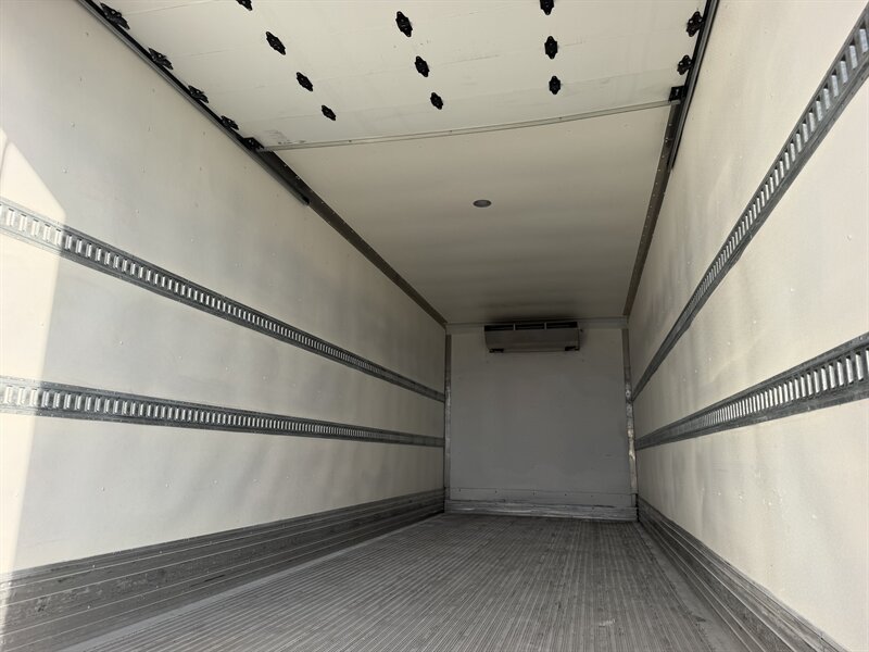 2025 Hino L6 26 Foot Box Truck - Photo 13 - Phoenix, AZ 85034