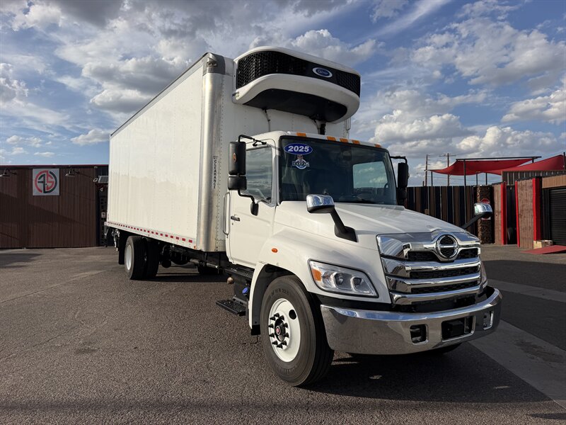 2025 Hino L6 26 Foot Box Truck   - Photo 1 - Phoenix, AZ 85034