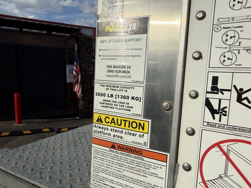 2025 Hino L6 26 Foot Box Truck - Photo 11 - Phoenix, AZ 85034