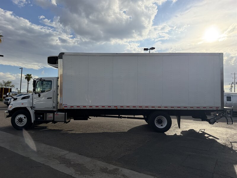2025 Hino L6 26 Foot Box Truck - Photo 5 - Phoenix, AZ 85034