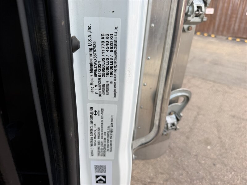 2025 Hino L6 26 Foot Box Truck - Photo 22 - Phoenix, AZ 85034