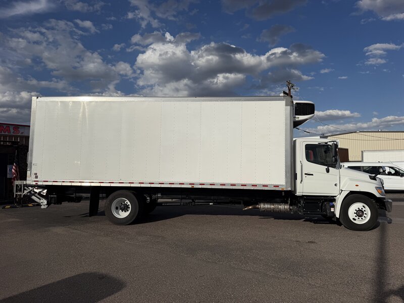 2025 Hino L6 26 Foot Box Truck - Photo 2 - Phoenix, AZ 85034