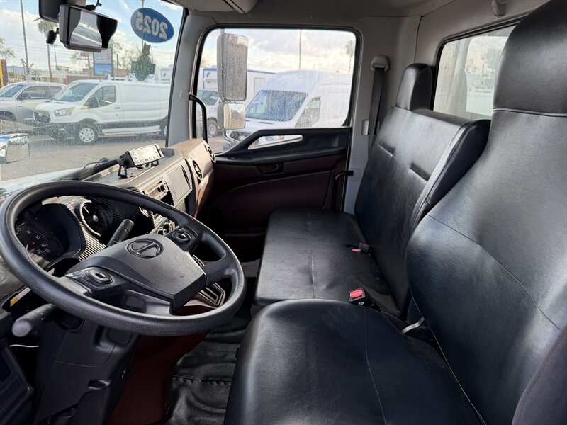 2025 Hino L6 26 Foot Box Truck - Photo 15 - Phoenix, AZ 85034