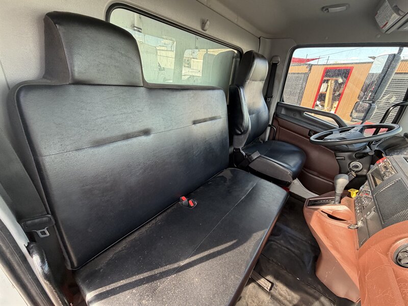 2025 Hino L6 26 Foot Box Truck - Photo 19 - Phoenix, AZ 85034