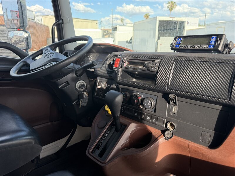 2025 Hino L6 26 Foot Box Truck - Photo 20 - Phoenix, AZ 85034