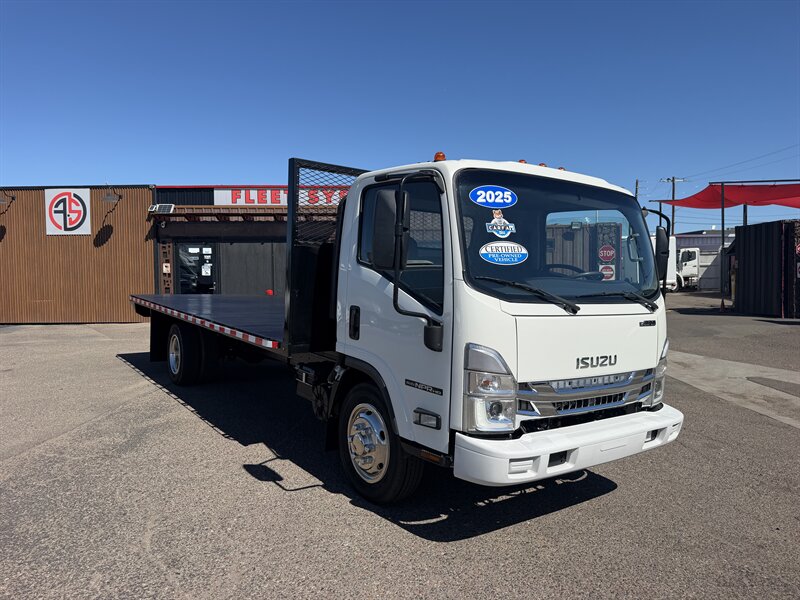 2025 Isuzu NPR Flatbed   - Photo 1 - Phoenix, AZ 85034