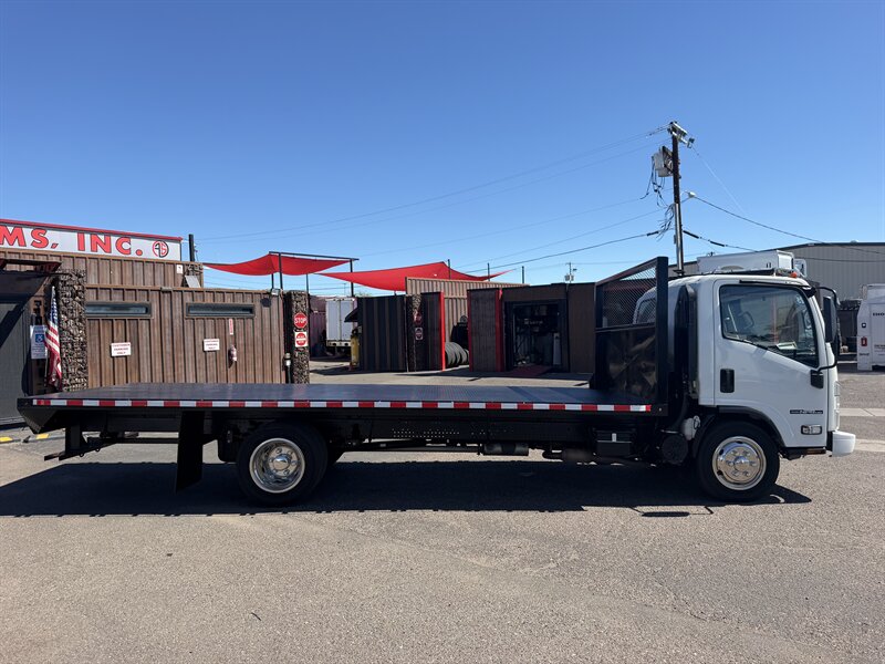2025 Isuzu NPR Flatbed - Photo 2 - Phoenix, AZ 85034