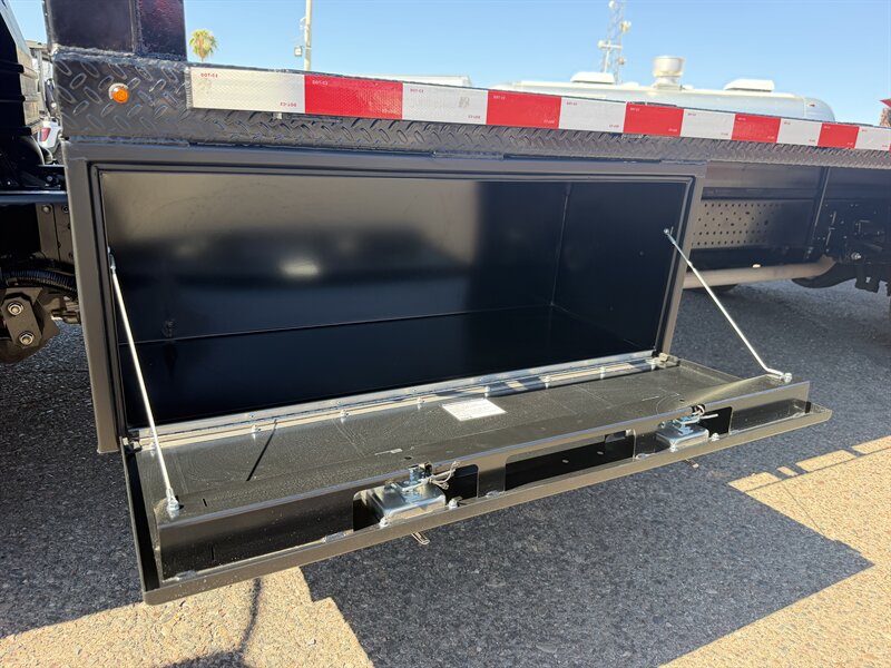 2025 Isuzu NPR Flatbed - Photo 8 - Phoenix, AZ 85034