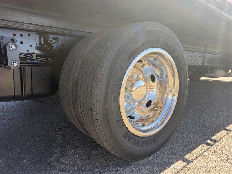 2025 Isuzu NPR Flatbed - Photo 9 - Phoenix, AZ 85034