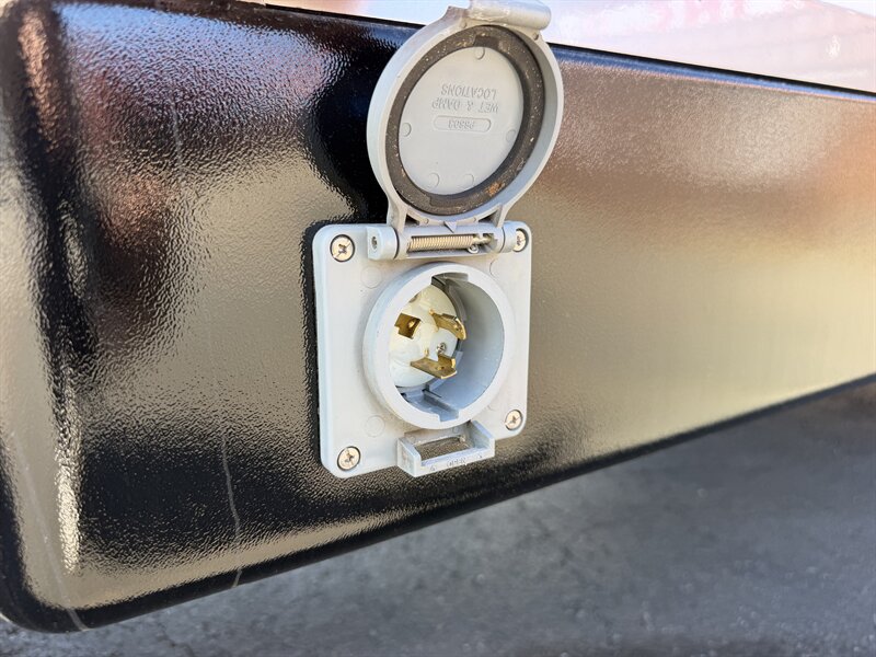 2024 Ford E-350 SD - 12 ft Refrigerated Truck - Photo 7 - Phoenix, AZ 85034