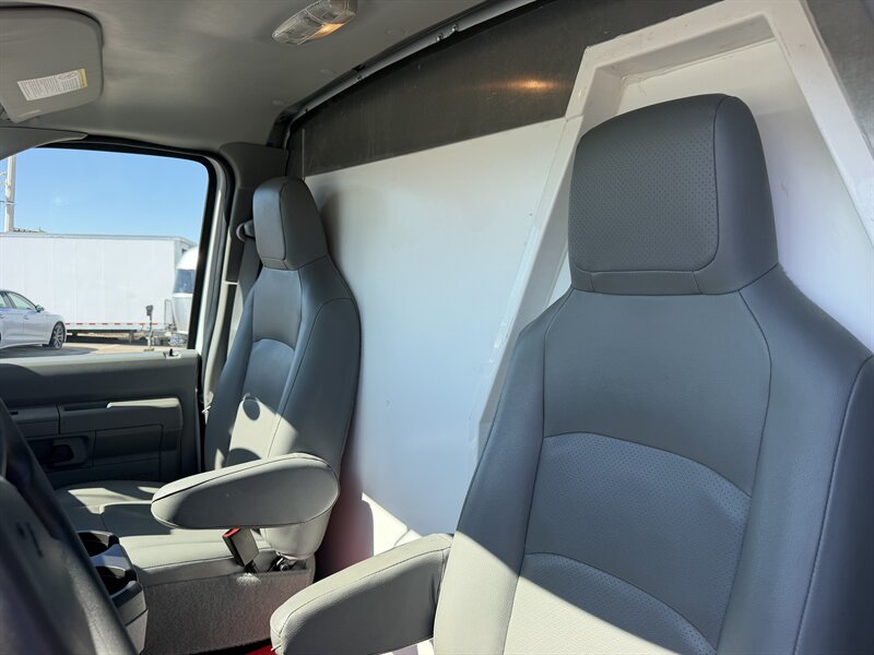 2024 Ford E-350 SD - 12 ft Refrigerated Truck - Photo 11 - Phoenix, AZ 85034