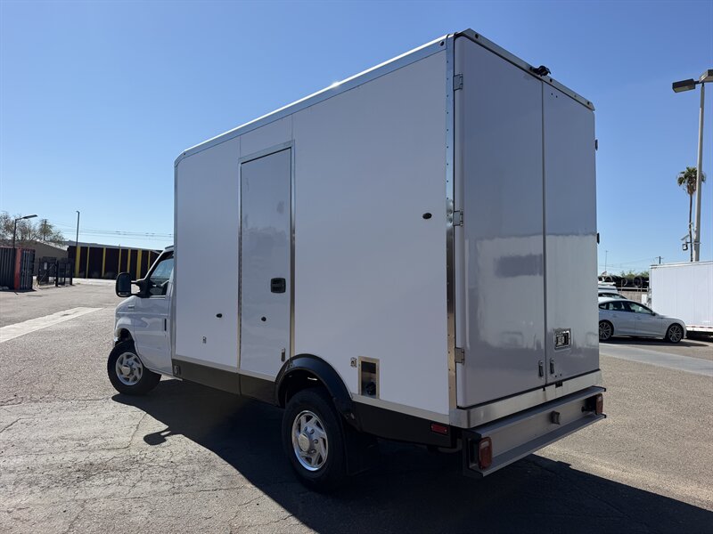 2024 Ford E-350 SD - 12 ft Refrigerated Truck - Photo 4 - Phoenix, AZ 85034