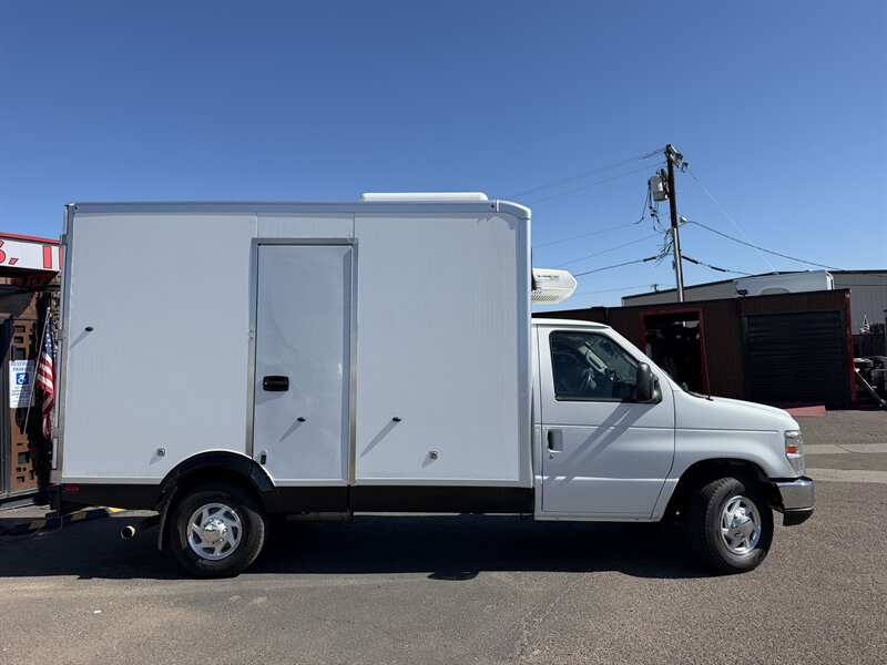 2024 Ford E-350 SD - 12 ft Refrigerated Truck - Photo 2 - Phoenix, AZ 85034