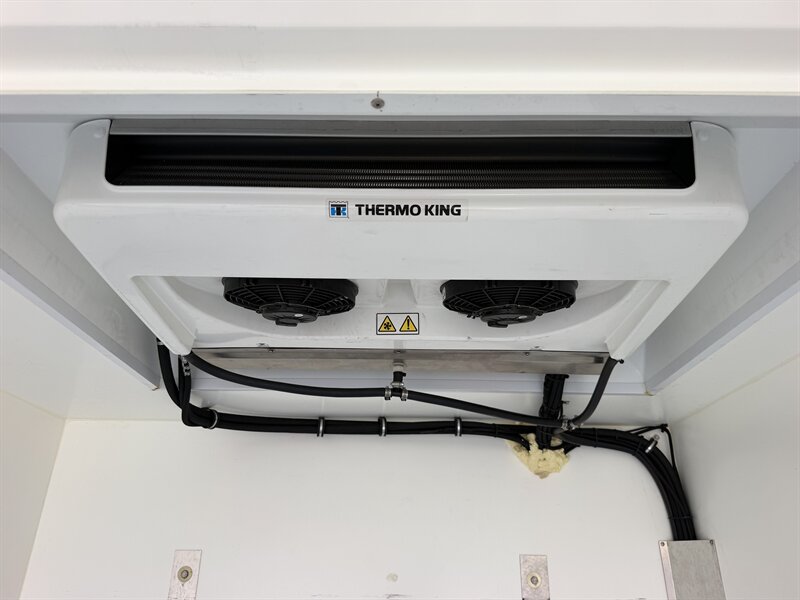 2024 Ford E-350 SD - 12 ft Refrigerated Truck - Photo 9 - Phoenix, AZ 85034
