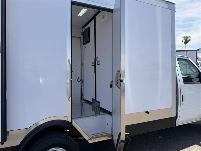 2024 Ford E-350 SD Refrigerated Truck - Photo 11 - Phoenix, AZ 85034