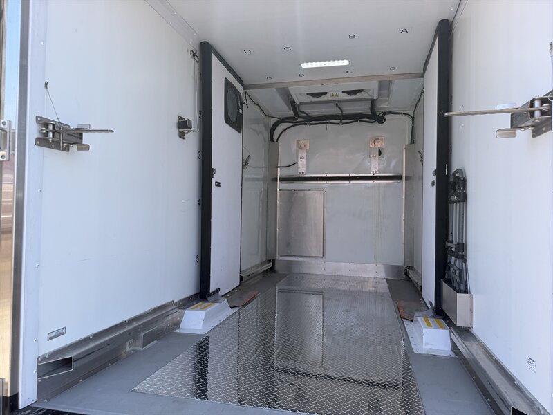 2024 Ford E-350 SD Refrigerated Truck - Photo 9 - Phoenix, AZ 85034
