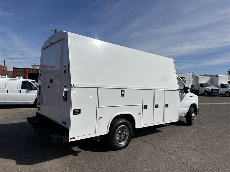 2023 Ford E-450 SD W/ KNAPHEIDE BODY - Photo 4 - Phoenix, AZ 85034