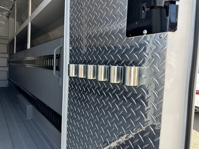 2023 Ford E-450 SD W/ KNAPHEIDE BODY - Photo 13 - Phoenix, AZ 85034