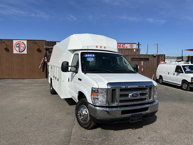 2023 Ford E-450 SD W/ KNAPHEIDE BODY  