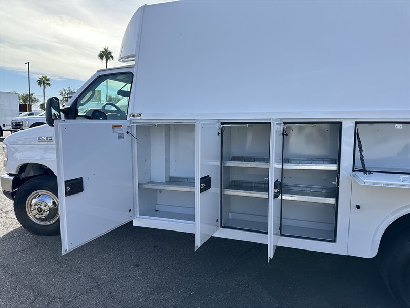 2023 Ford E-450 SD W/ KNAPHEIDE BODY - Photo 10 - Phoenix, AZ 85034