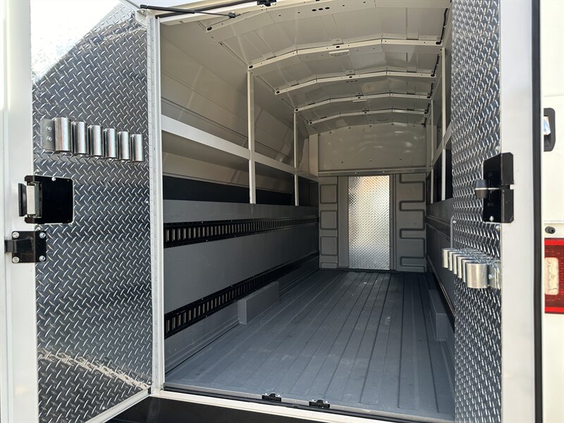 2023 Ford E-450 SD W/ KNAPHEIDE BODY - Photo 14 - Phoenix, AZ 85034