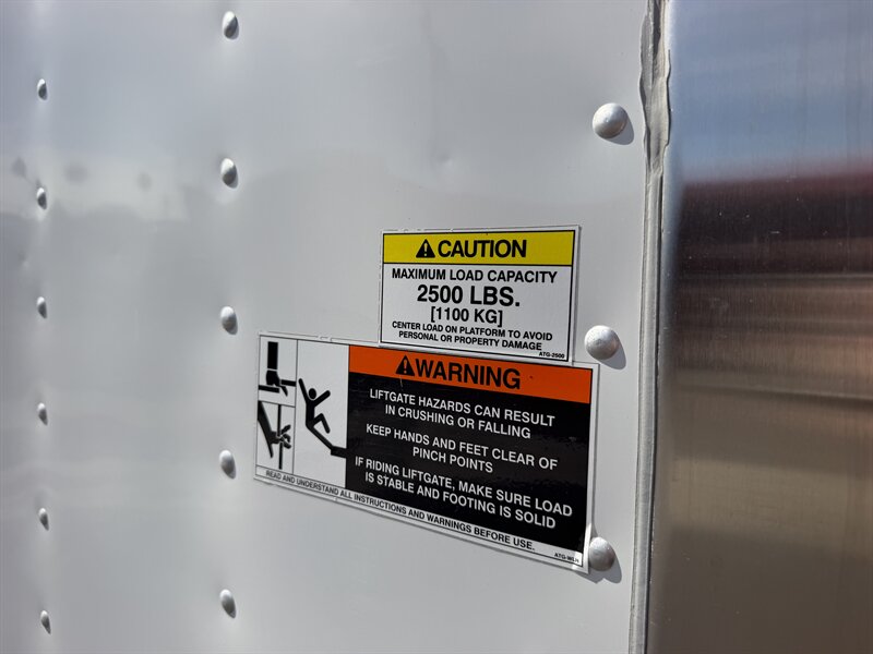 2023 Isuzu NPR Box Truck - Photo 12 - Phoenix, AZ 85034