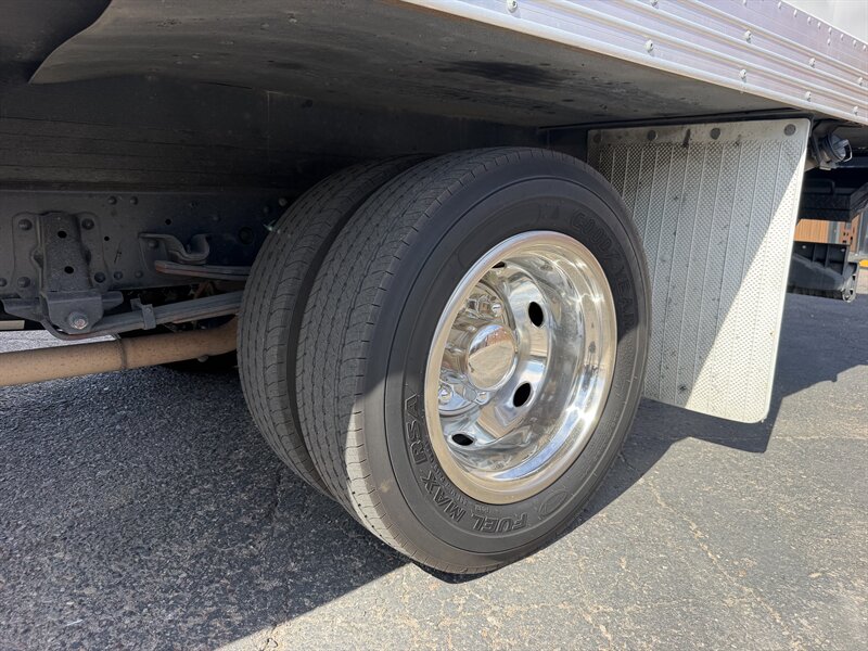 2023 Isuzu NPR Box Truck - Photo 7 - Phoenix, AZ 85034