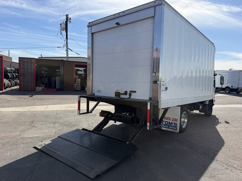 2023 Isuzu NPR Box Truck - Photo 8 - Phoenix, AZ 85034
