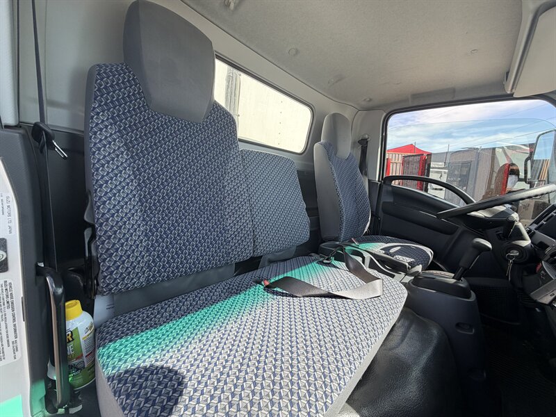 2023 Isuzu NPR Box Truck - Photo 18 - Phoenix, AZ 85034