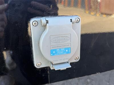 2023 Ford E-350 SD - 12 ft Refrigerated Truck   - Photo 8 - Phoenix, AZ 85034