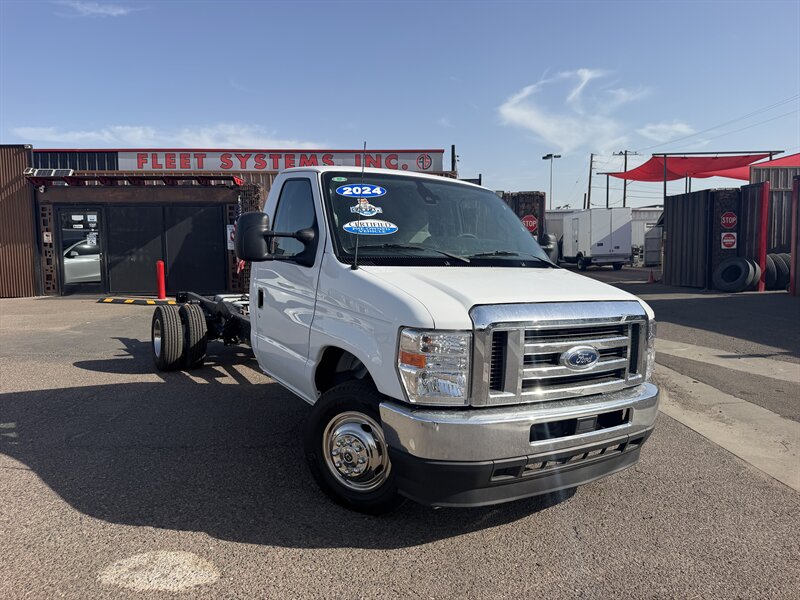 2024 Ford E-450 SD Chassis   - Photo 1 - Phoenix, AZ 85034