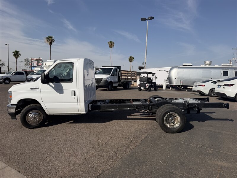2024 Ford E-450 SD Chassis - Photo 5 - Phoenix, AZ 85034