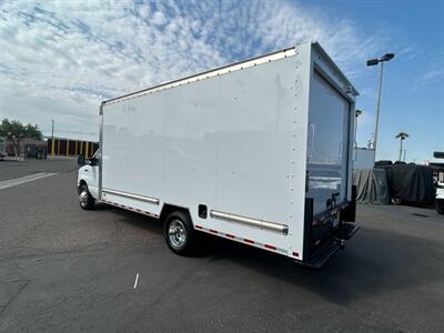 2024 Ford E-350 SD CUTAWAY BOX TRUCK/CUBE VAN   - Photo 4 - Phoenix, AZ 85034